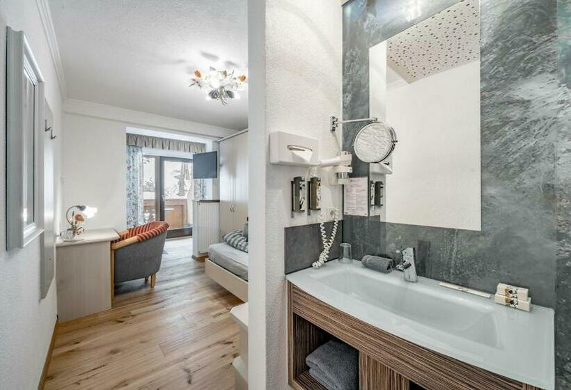 اتاق استاندارد یک تخته با بالکن, 4 Sterne Superior Mühle Resort 1900   Adults Only