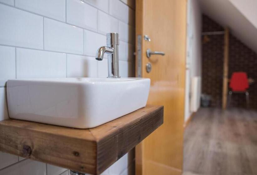 اتاق خانوادگی, The Nest Boutique Hostel