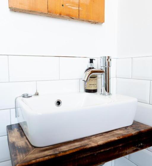 اتاق استاندارد, The Nest Boutique Hostel
