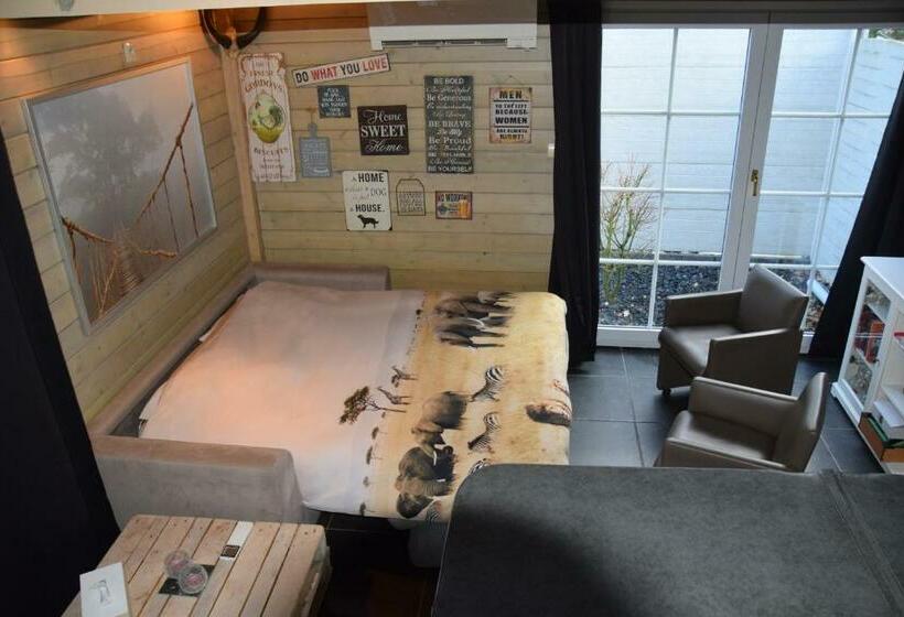 کلبه ییلاقی, B&b Jo   Li
