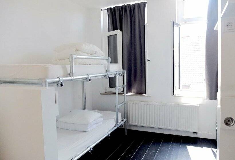 اتاق استاندارد چهارنفره با سرویس بهداشتی مشترک, Hostel 47