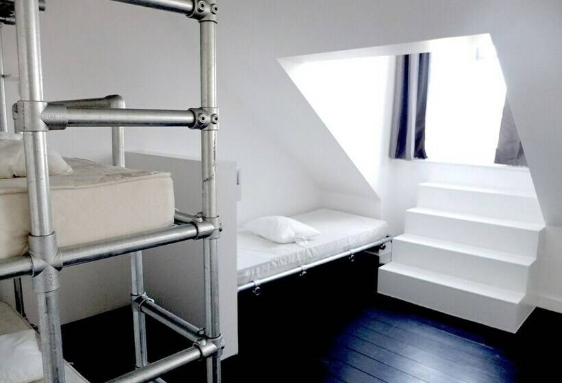 تختخواب در اتاق مشترک, Hostel 47