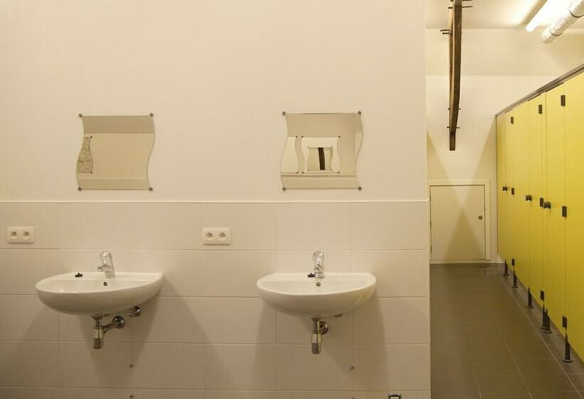 Кровать в Общей Комнате, Hostel Uppelink