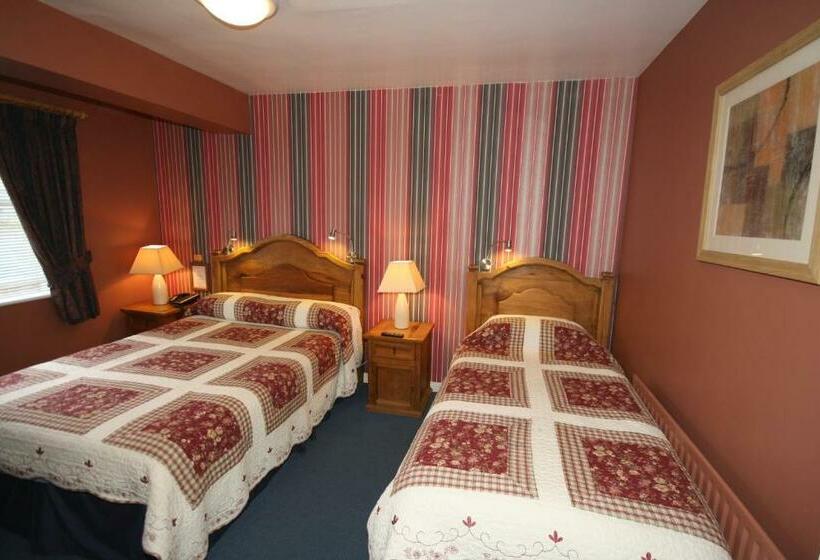 Standard Triple Room, Ash Grove House