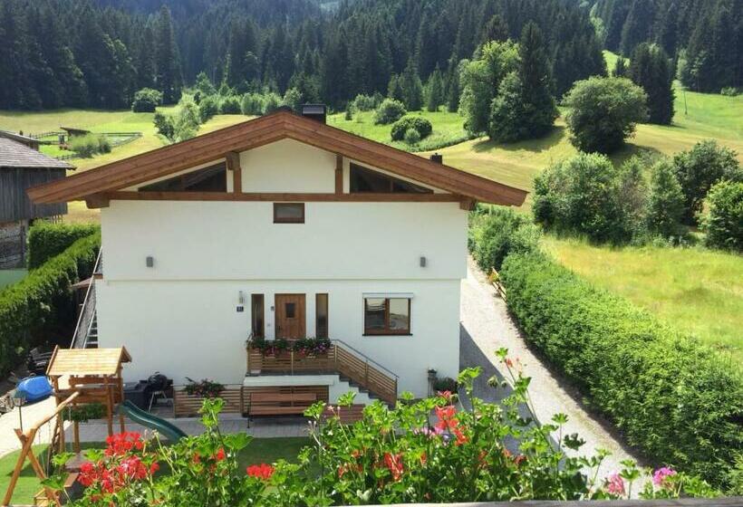 اتاق خانوادگی, Haus Tirol