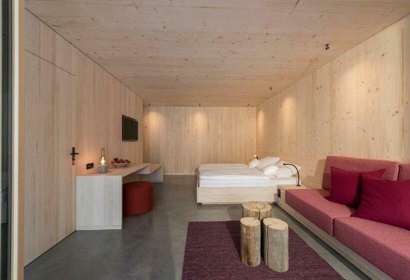 סוויטה דלוקס, Bio Hotel Oswalda Hus