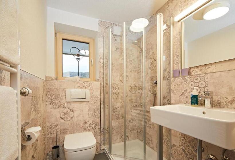סוויטה, Bio Hotel Oswalda Hus