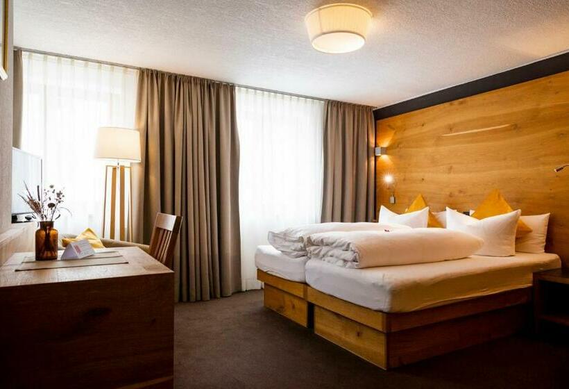 Номер Стандарт, Montfort