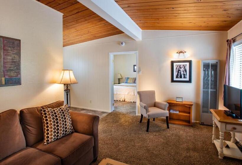 스위트, Redwood Suites
