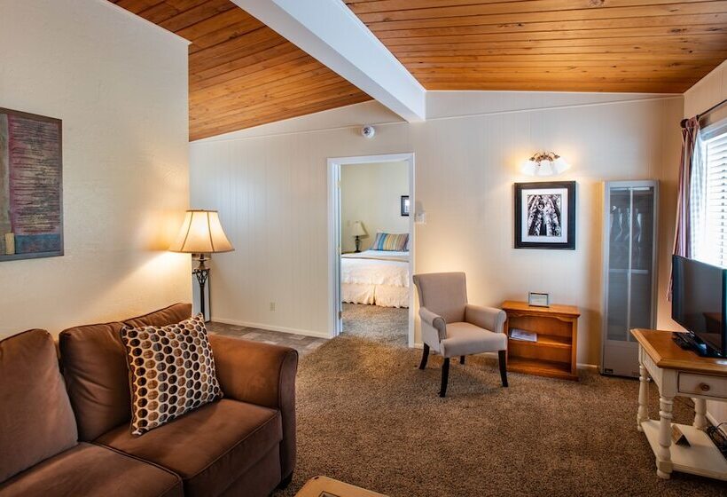 스위트, Redwood Suites
