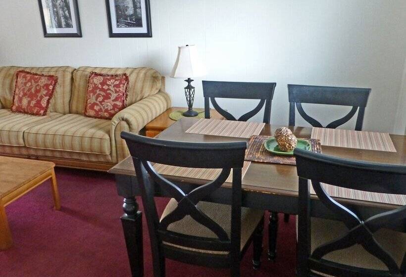 스위트, Redwood Suites