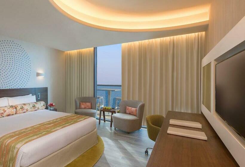 带大床的豪华间, The Retreat Palm Dubai Mgallery By Sofitel