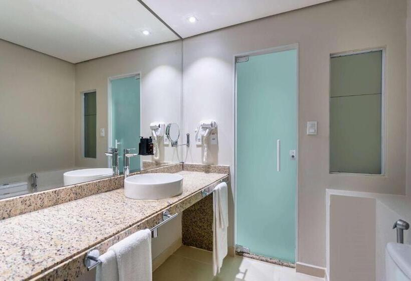 اتاق لوکس سه تخته, Tryp By Wyndham Manaus