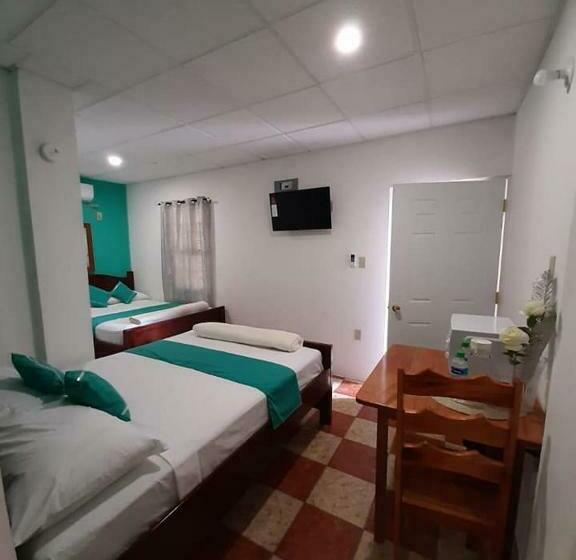 Номер Deluxe, Saint Charles Inn, Belize Central America