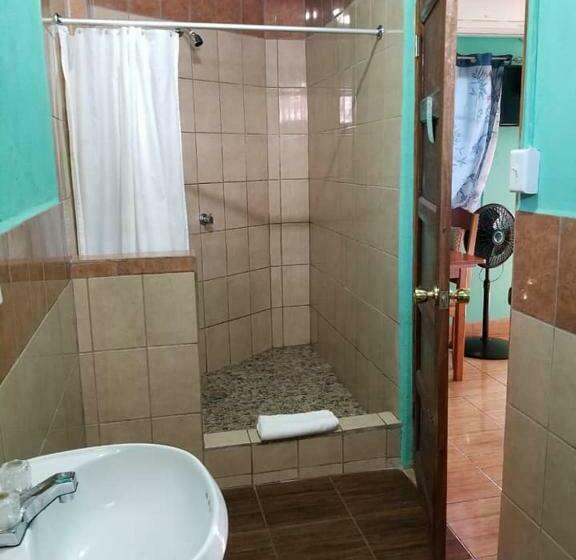 اتاق اکونومی یک تخته, Saint Charles Inn, Belize Central America