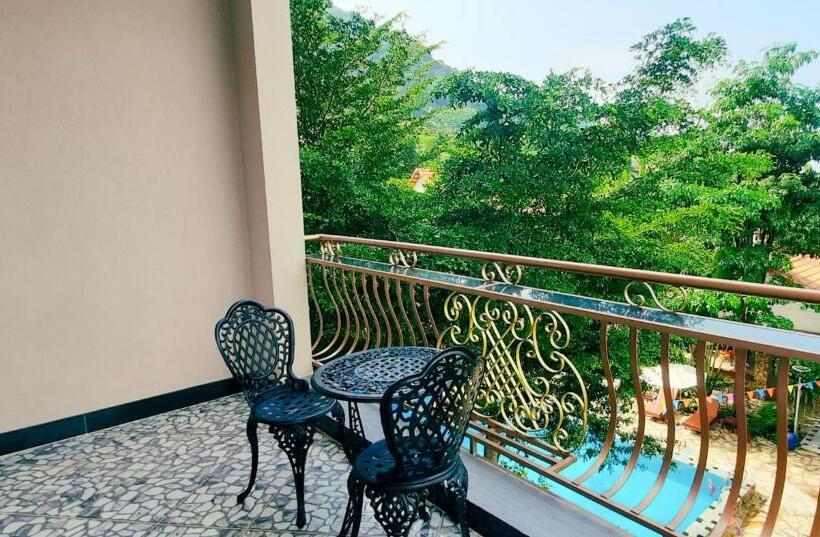 غرفة قياسية مزوَّدة بشُرفة, Summer Resort