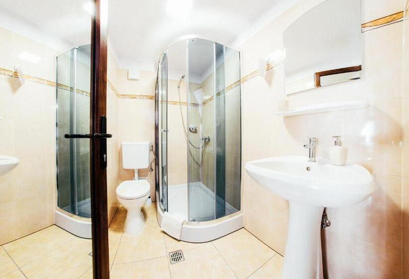 اتاق استاندارد با بالکن, Casa Bradul Voronet