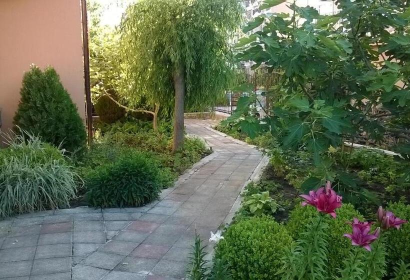 غرفة قياسية مزوَّدة بشُرفة, 415