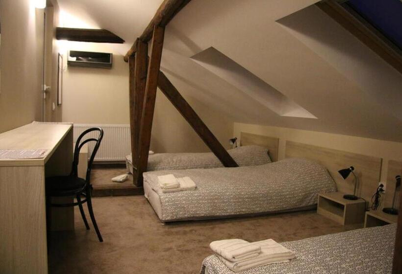 اتاق استاندارد چهار تخته, La Maison Ruse