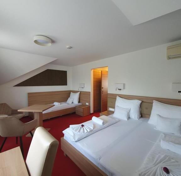Номер Стандарт Трехместный, Corvina Hotel Restaurant