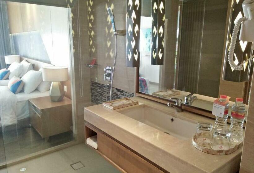 Номер Deluxe, Aruna Senggigi Resort & Convention