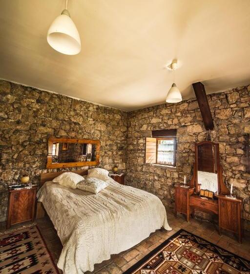 סוויטת ג'וניור נוף לגינה, Káli Art Inn