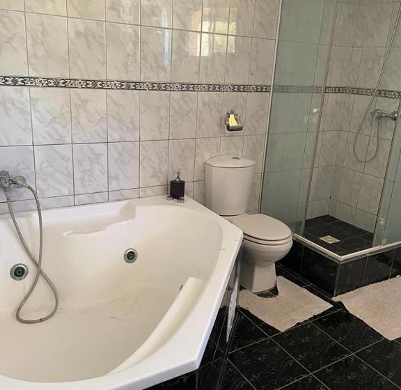 سوئیت با بالکن, Boutique Azhares