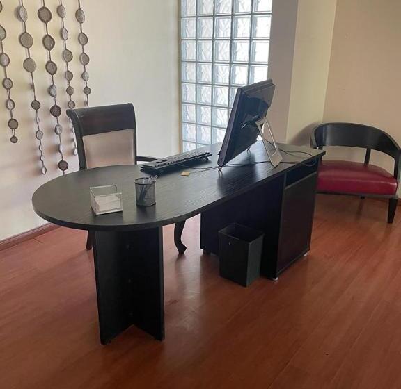 سوئیت با بالکن, Boutique Azhares