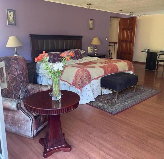 سوئیت با بالکن, Boutique Azhares