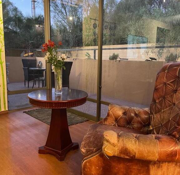 سوئیت با بالکن, Boutique Azhares