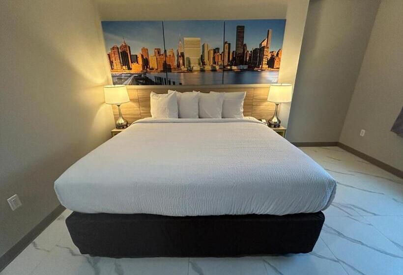 اتاق استاندارد با تخت بزرگ برای معلولان, Days Inn By Wyndham Staten Island