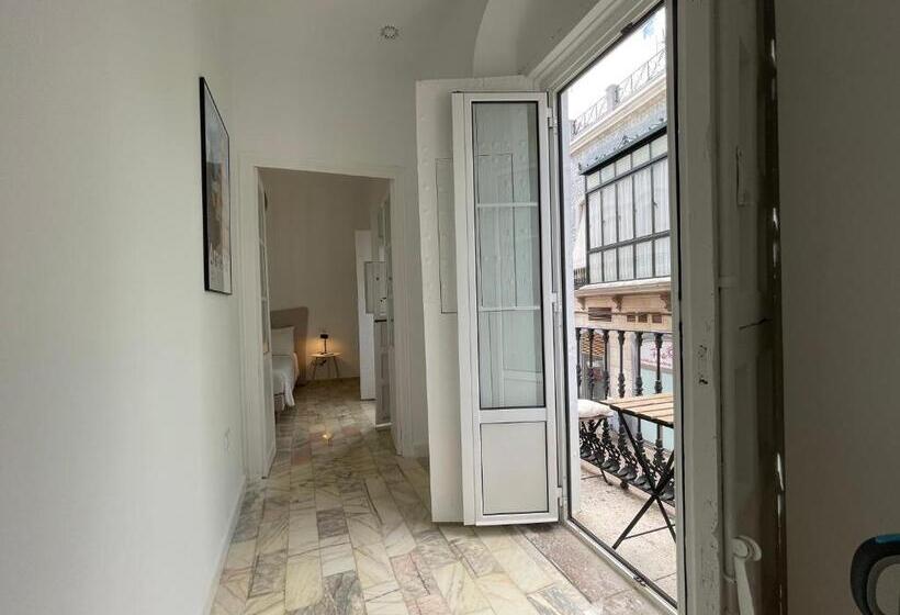 اتاق لوکس با تخت بزرگ, Casa Cristóbal Colón Habitaciones Con Vistas A Semana Santa Y Fiestas