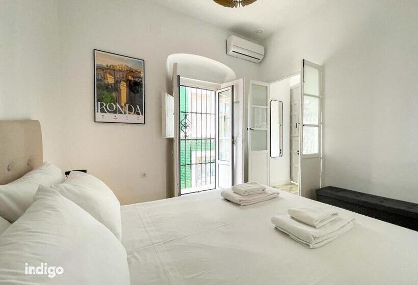 اتاق لوکس با تخت بزرگ, Casa Cristóbal Colón Habitaciones Con Vistas A Semana Santa Y Fiestas