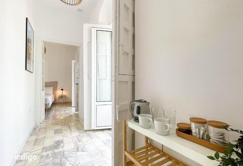اتاق لوکس با تخت بزرگ, Casa Cristóbal Colón Habitaciones Con Vistas A Semana Santa Y Fiestas