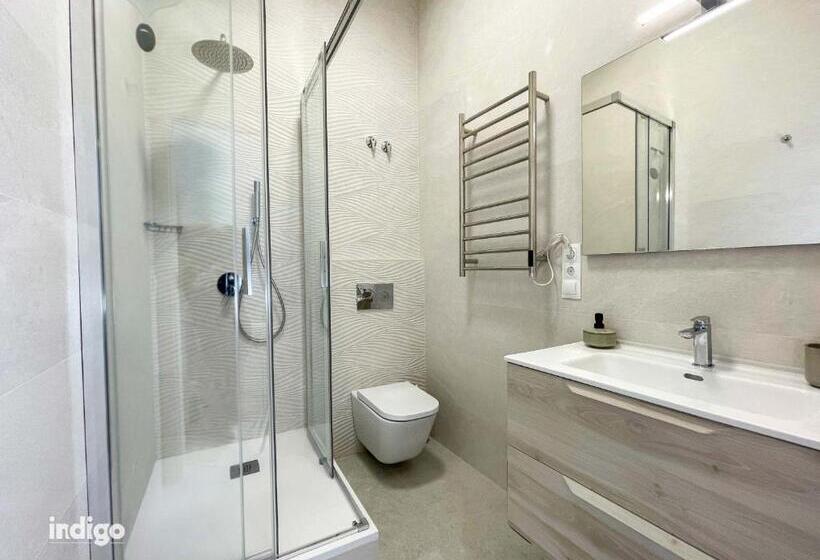 اتاق لوکس با تخت بزرگ, Casa Cristóbal Colón Habitaciones Con Vistas A Semana Santa Y Fiestas