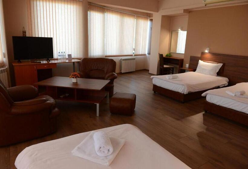 スタンダードトリプルルーム, Family Hotel Gotse Delchev