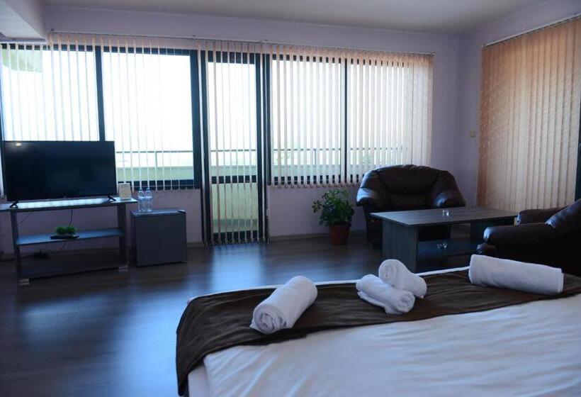 Номер Deluxe с Балконом, Family Hotel Gotse Delchev