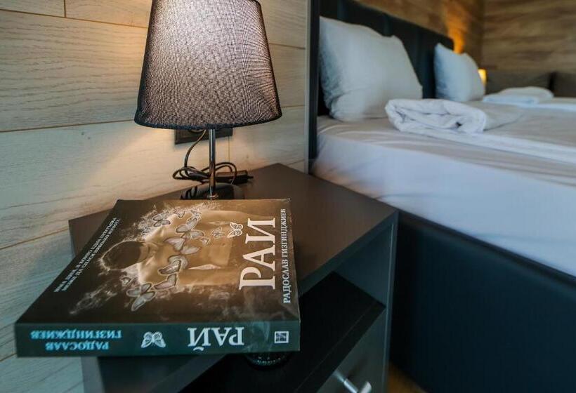 スタンダードスタジオ, Family Hotel Gotse Delchev