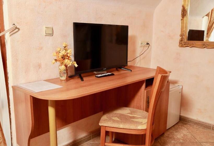 Студио Стандарт с Балконом, Family Hotel Tropicana