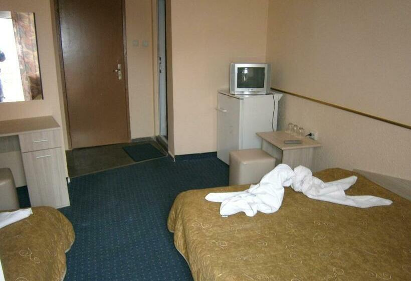 غرفة قياسية ثلاثية, Family Hotel White House