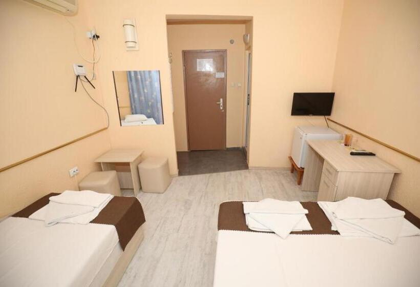 Номер Стандарт Трехместный, Family Hotel White House