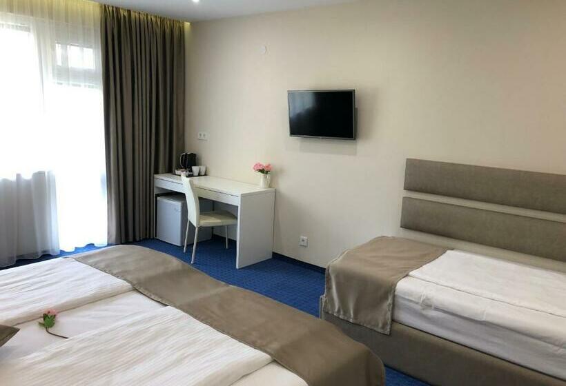 标准三人间, Family Hotel Avenue