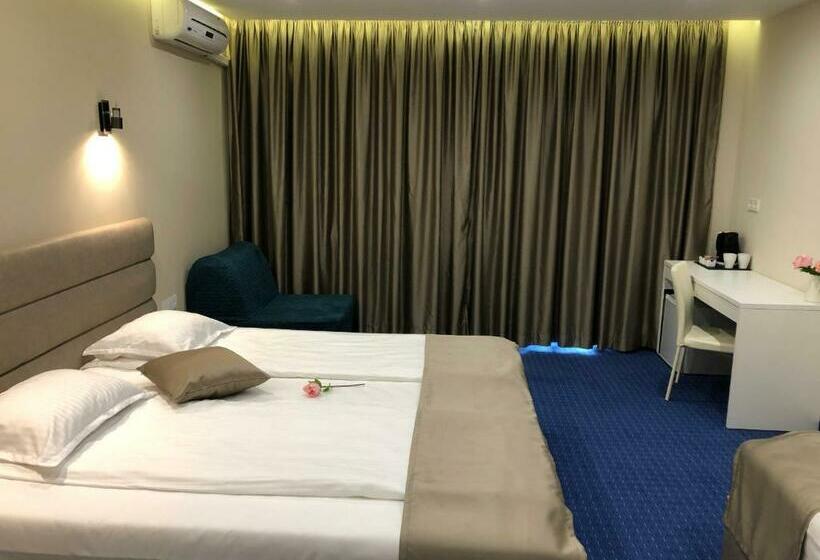 标准三人间, Family Hotel Avenue