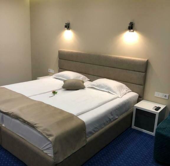 标准三人间, Family Hotel Avenue