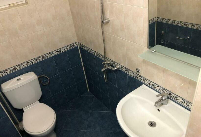 اتاق استاندارد سه نفره, Family Hotel Avenue