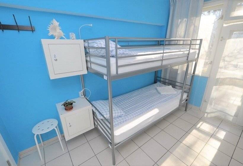 Четырехместный номер эконом класса с общей ванной комнатой, Moreto & Caffeto Hostel