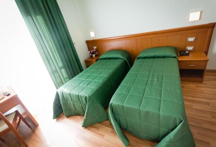 四人标准间, Donnini