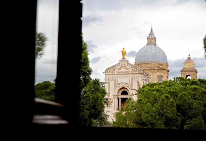 带景观的三人标准房间, Donnini