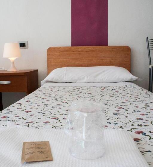 Четырехместный Номер Стандарт Вид на Море, Perla Del Levante Hostel