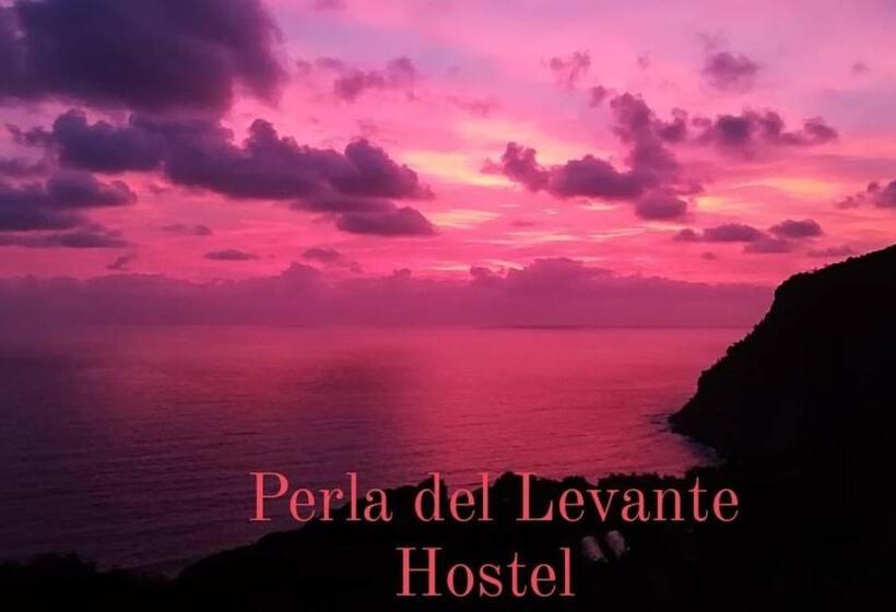 Четырехместный Номер Стандарт Вид на Море, Perla Del Levante Hostel